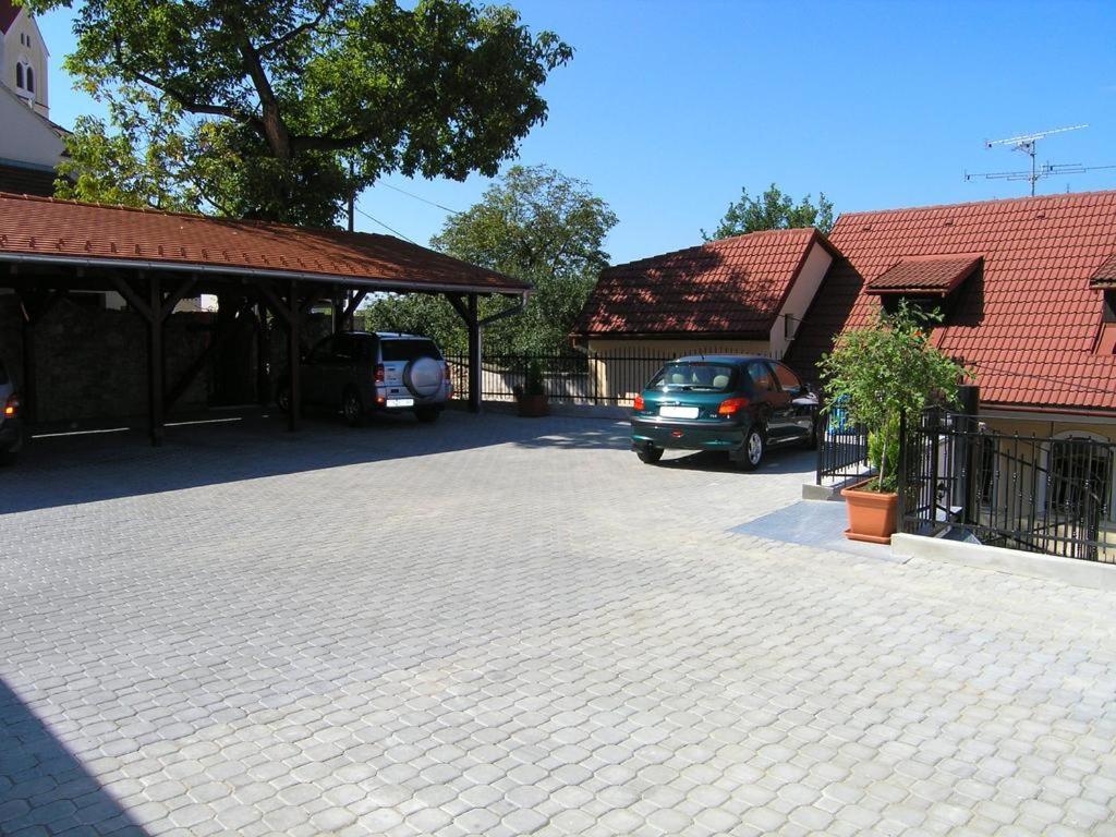Penzion Pod Hradom Trencin Exterior photo